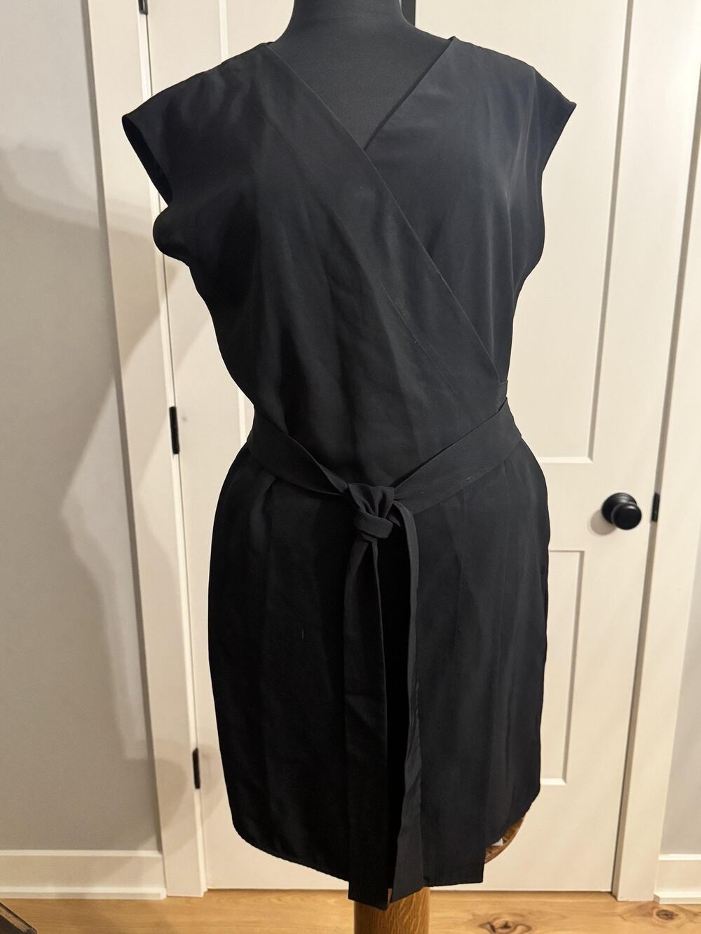 Everlane Dress 6 Black Lyocell Wrap V Neck Sleeveless Tie Waist CBK Office
